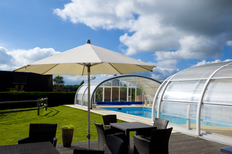 Résidence Les Senioriales d'Équemauville : La piscine de la résidence